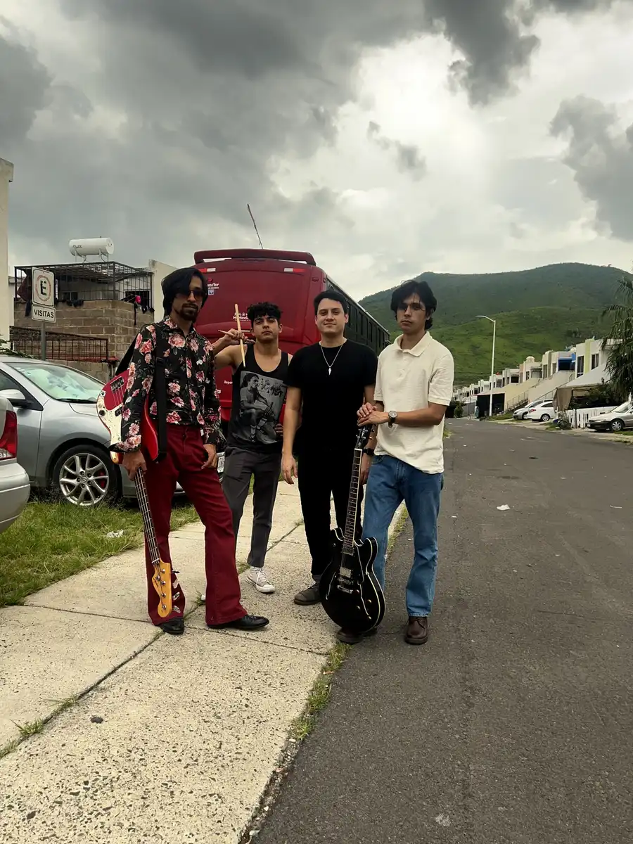 Elixir Carmesí — banda en estudio